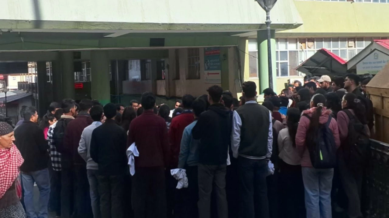 The doctors are unhappy over the termination of a senior resident doctor. (Photo:X/@I_love_himachal)