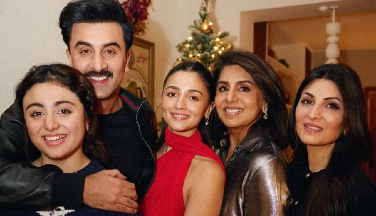Ranbir Kapoor, Alia Bhatt, Neetu Kapoor, Samara Kapoor, and Riddhima Kapoor 