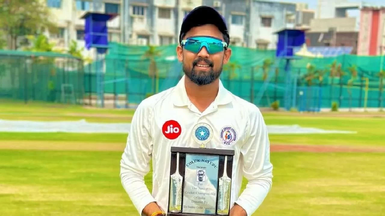 Vishal Jayswal dismissed Virat Kohli in VHT.