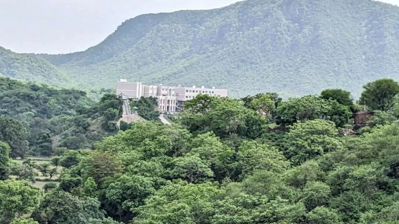 On November 20, the Supreme Court accepted a comprehensive definition of the Aravalli hills and ranges 