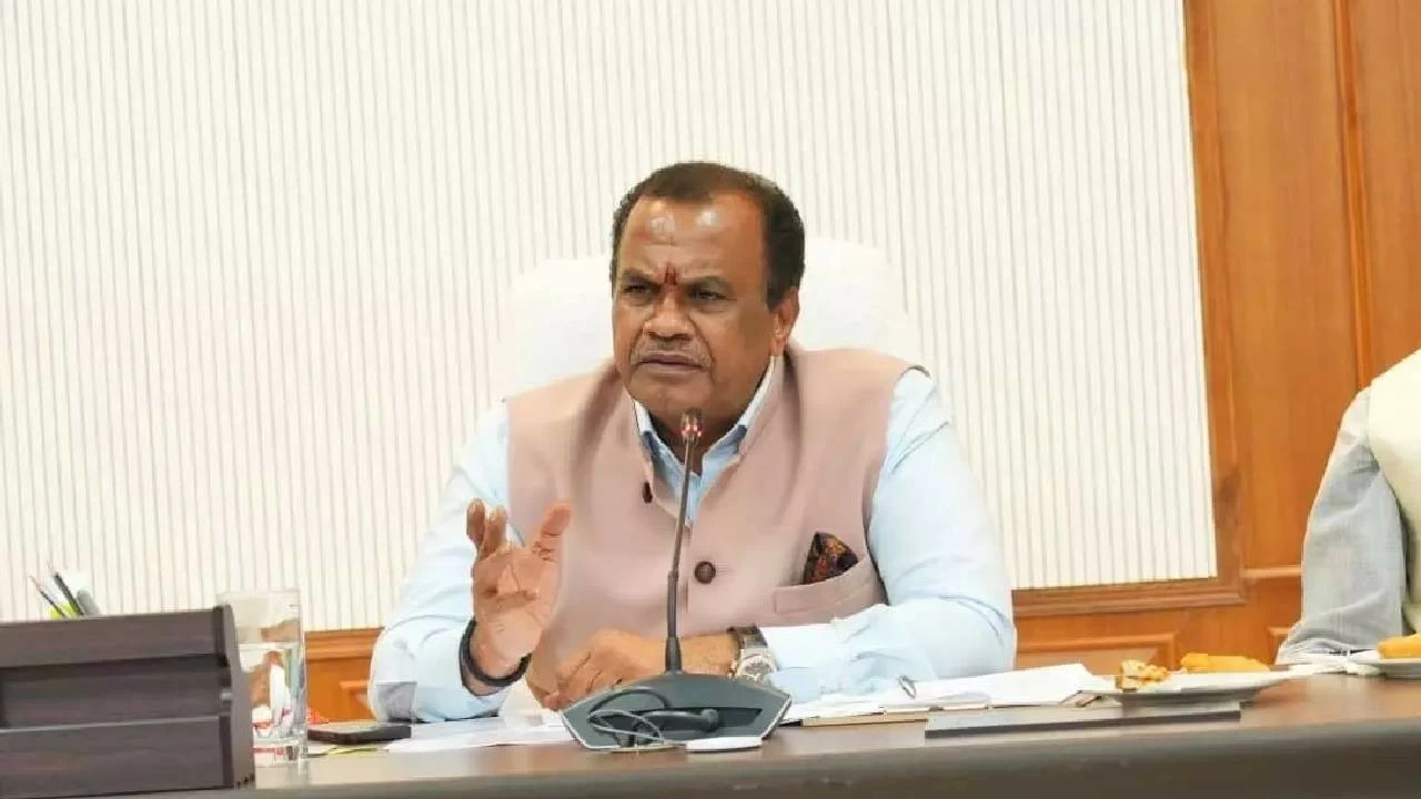 Telangana Minister Komatireddy Venkat Reddy chairs meeting on Sankranti traffic rush. 