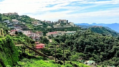 As the year 2025 ends and 2026 begins, Uttarakhand’s Garhwal division is witnessing a huge influx of tourists.