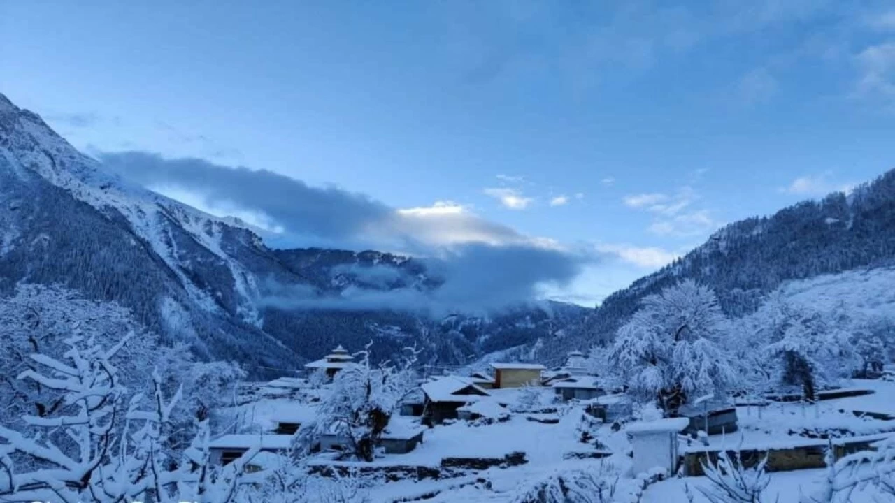 The Meteorological Centre has predicted rain and snowfall in several districts of Uttarakhand today and tomorrow. 