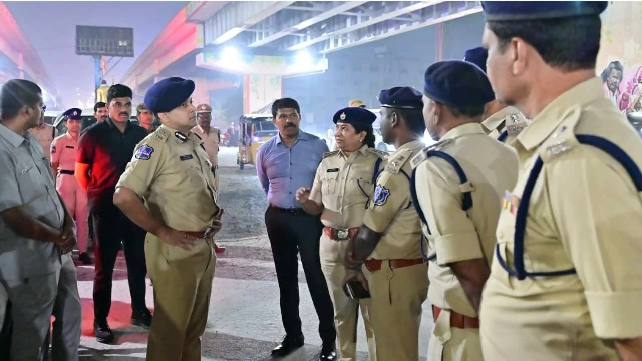 Police conduct drunk driving check son New Years Eve 2025. 