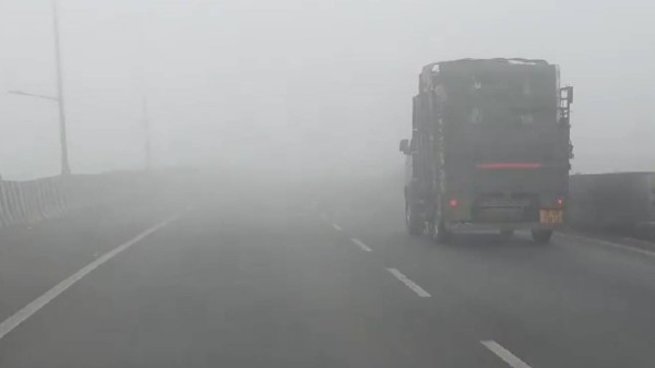 Dense fog envelops Hyderabad, flights disrupted