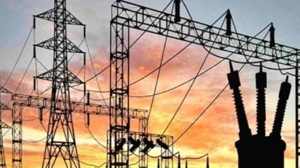 Delhi faces record winter power demand, with electricity consumption surging past 5,500 MW due to a severe cold wave and New Year celebrations, projected to hit 6,000 MW.( Representational Image)