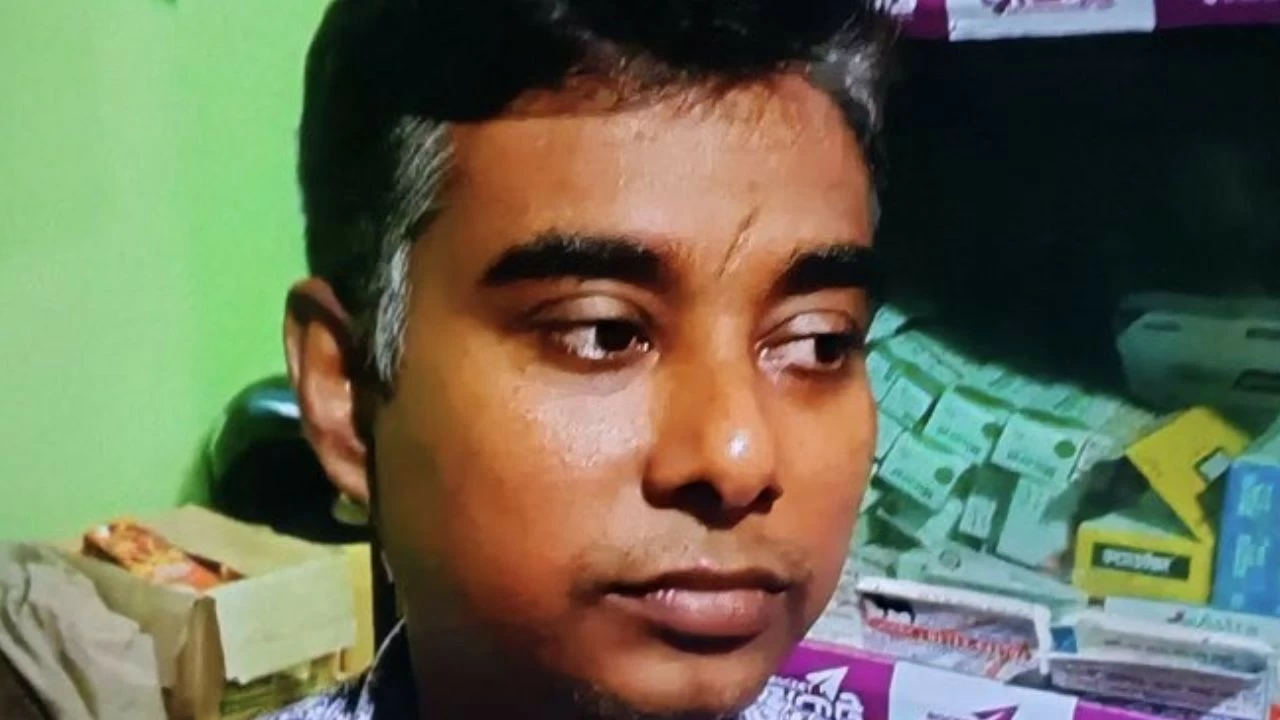 Das ran a medicine shop and a mobile banking business