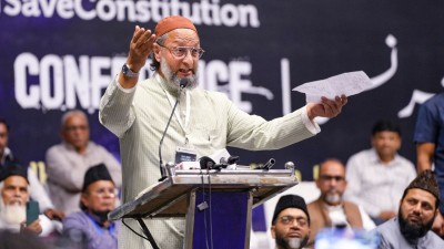 AIMIM chief Asaduddin Owaisi urged PM Modi to send forces to Pakistan and capture terrorists responsible for 26/11, just like Trump did in Venezuela