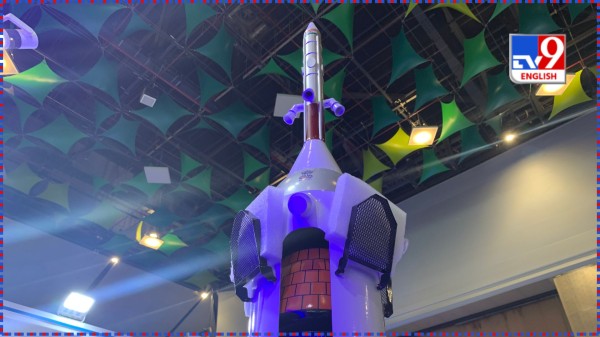 Model of the HR-LVM3 with the Gaganyaan Crew Module on display at GLEX 2025 at the Yashobhoomi Convenction Centre in New Delhi on 07 May 2025. 