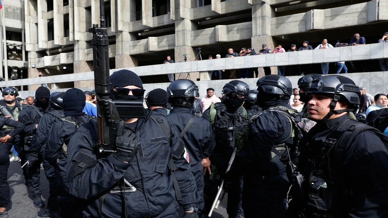 Pro-government armed civilians deploy in Caracas, Venezuela, on Saturday, Jan. 3, 2026, after Donald Trump announced that Nicolás Maduro had been captured. (AP/PTI)