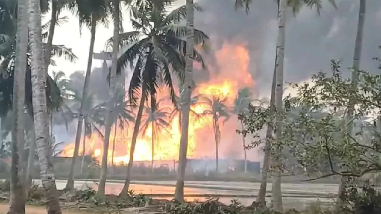 Thick fumes spread from a gas leak at ONGC drill site. 