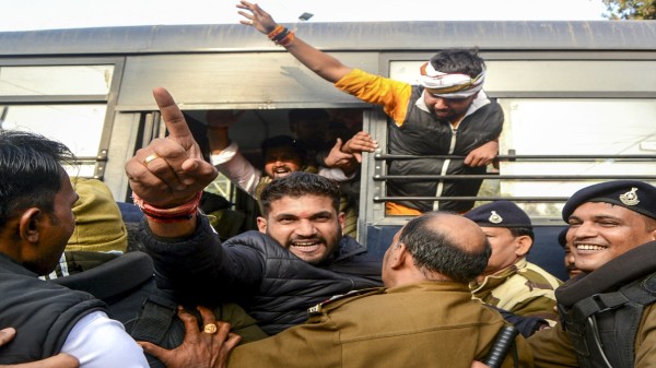 Police detain Youth Congress activists during a demonstration against Kailash Vijayvargiya's comments over Indore water contamination deaths, at his residence, in Bhopal, Sunday, Jan. 4, 2026. (PTI Photo)