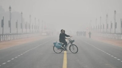  The maximum temperature in Delhi on Tuesday was 15.7 degrees Celsius, while the minimum was recorded at 7.6.