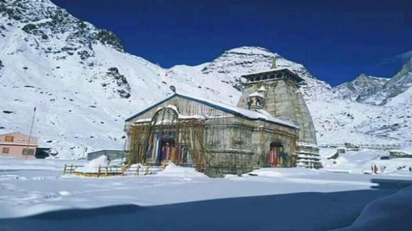 The holy shrine of Kedarnath Dham in Rudraprayag district has been experiencing snowfall for the past four days. 