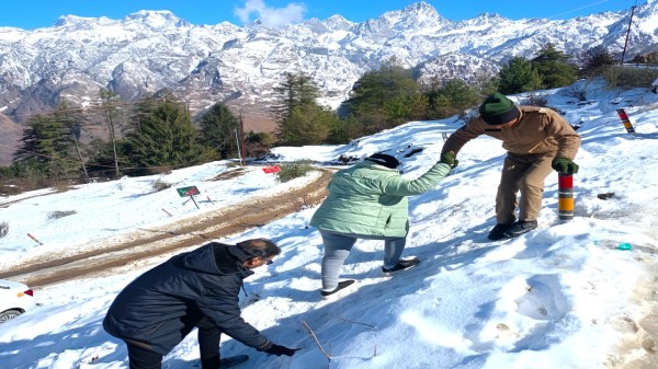Snowfall_in_Chamoli