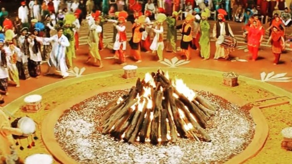 Story_behind_burning_bonfire_in_Lohri__(2)