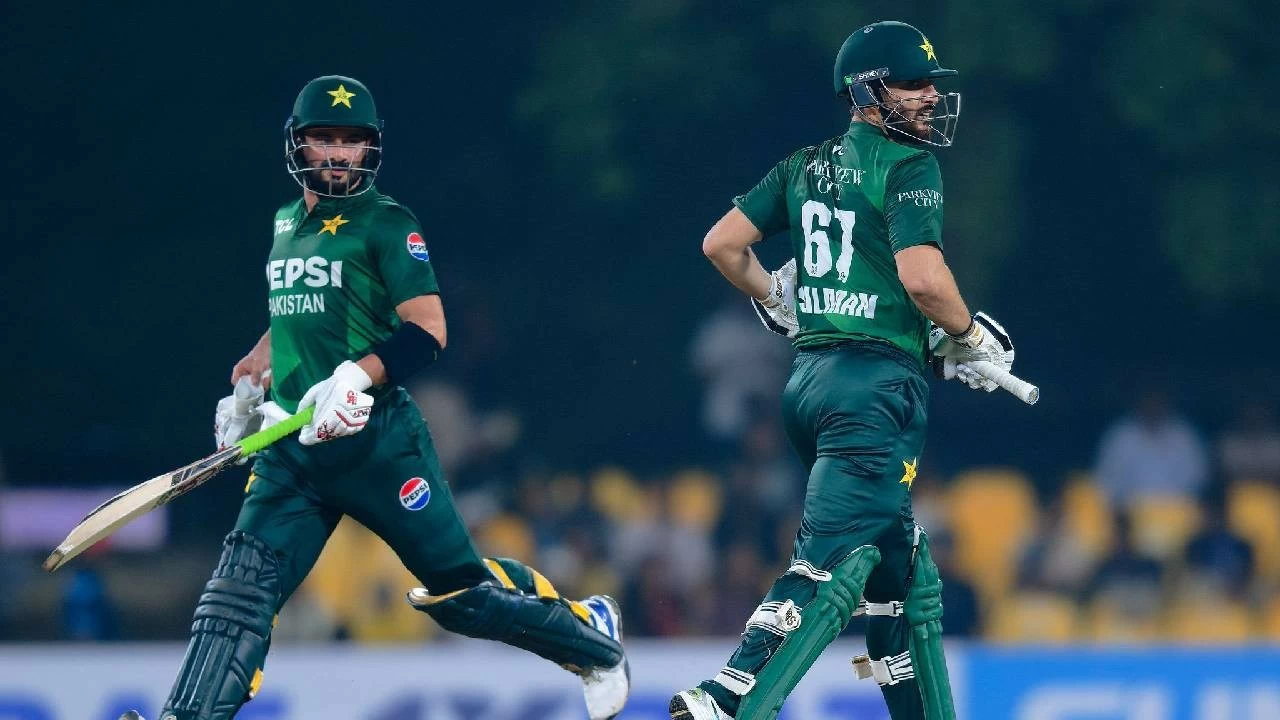 Pakistan beat Sri Lanka in first T20I.