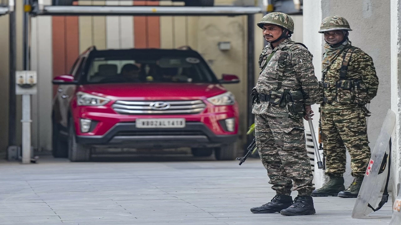 Security personnel keep vigil during a raid by the Enforcement Directorate (ED) at the residence of Pratik Jain, in Kolkata, Thursday, Jan. 8, 2026. (PTI Photo/Swapan Mahapatra)