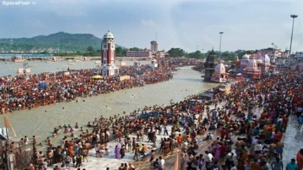 Demands to restrict non-Hindus from entering the Ganga ghats and festival areas have stirred strong reactions among residents, shopkeepers, priests, and leaders.

