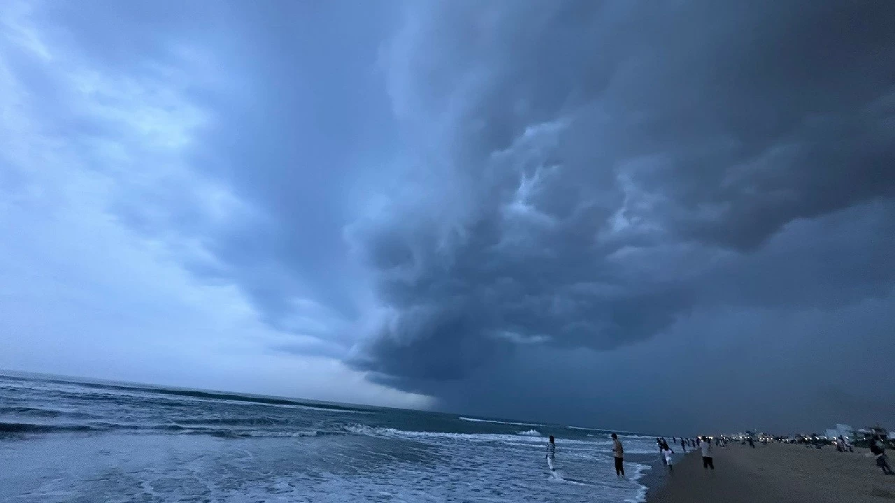 IMD has forecast moderate rainfall at many places in coastal Tamil Nadu, Puducherry, and Karaikal, and at a few places in interior Tamil Nadu from today until January 14.