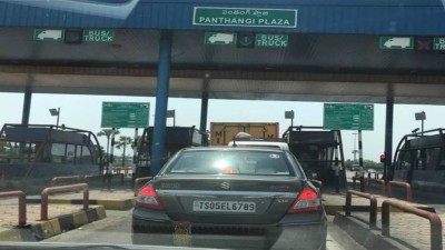 Traffic at Pantangi toll plaza on Hyderabad-Vijayawada National Highway. 