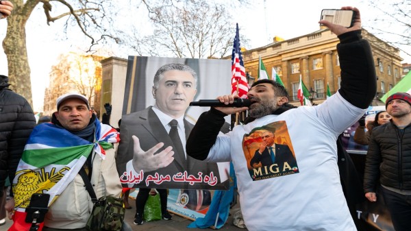 A demonstration in London in support of Mohammad Reza Pahlavi. (Getty Images)