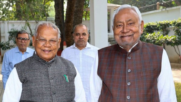 HAM(S) chief Jitan Ram Manjhi with Bihar CM Nitish Kumar (File photo) 