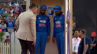 Virat Kohli and Rohit Sharma were felicitated during the 1st ODI against New Zealand in Vadodara.