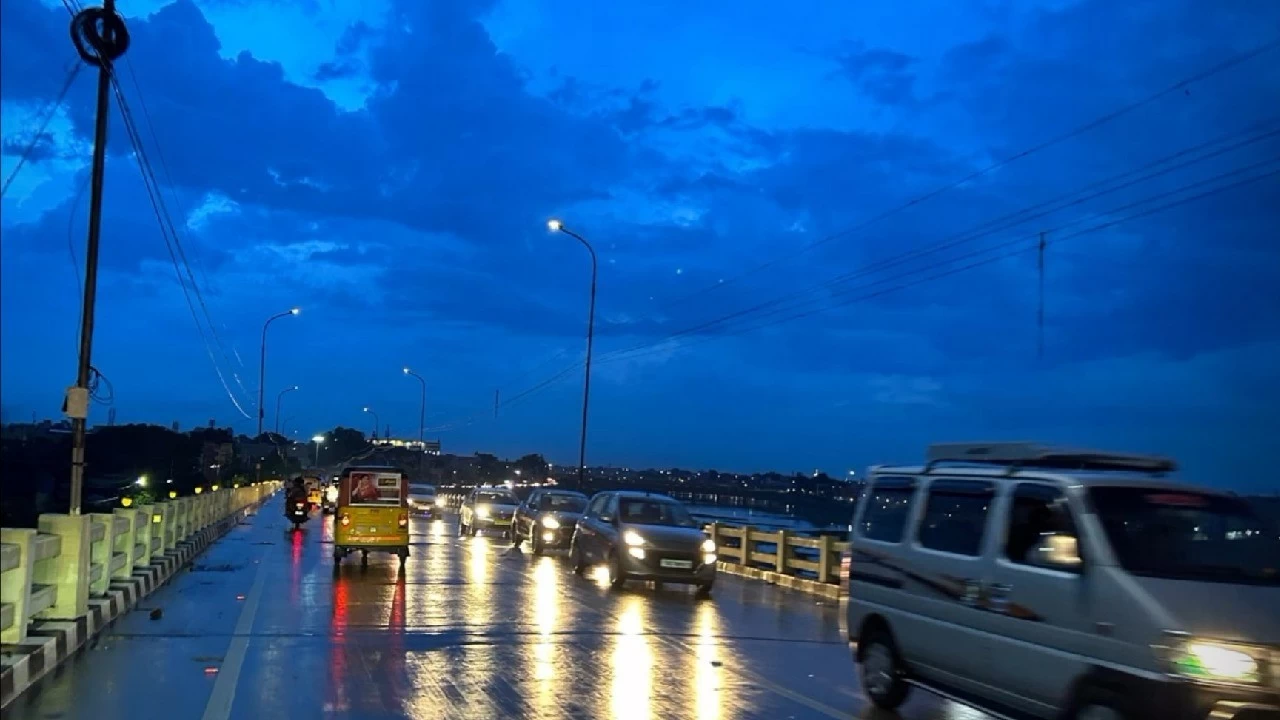 Chennai weather today | 12-01-2026 The sky will be generally cloudy. Light to moderate rain is likely to occur in a few parts of the city.