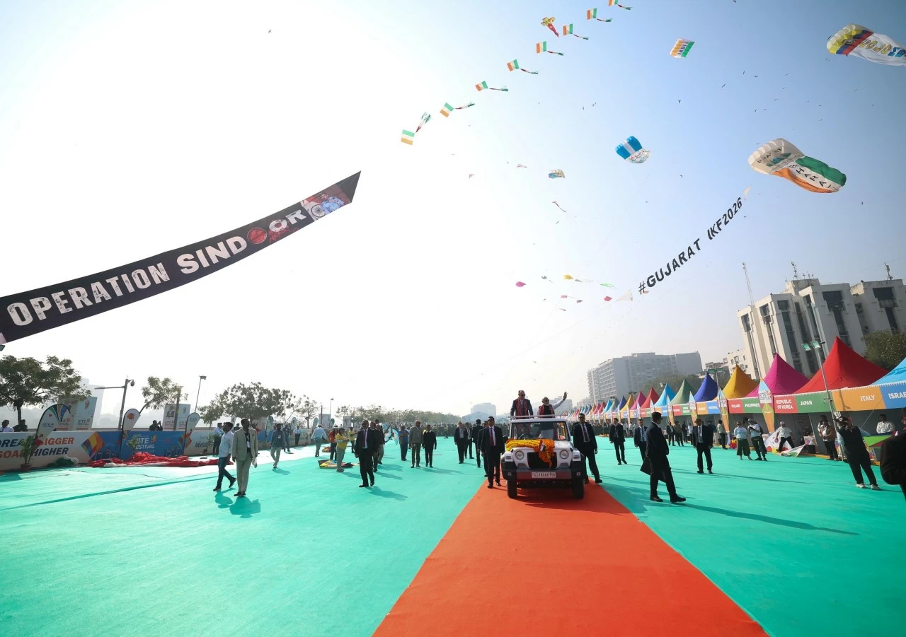  Both leaders were also seen flying kites together, drawing attention from onlookers at the riverfront.