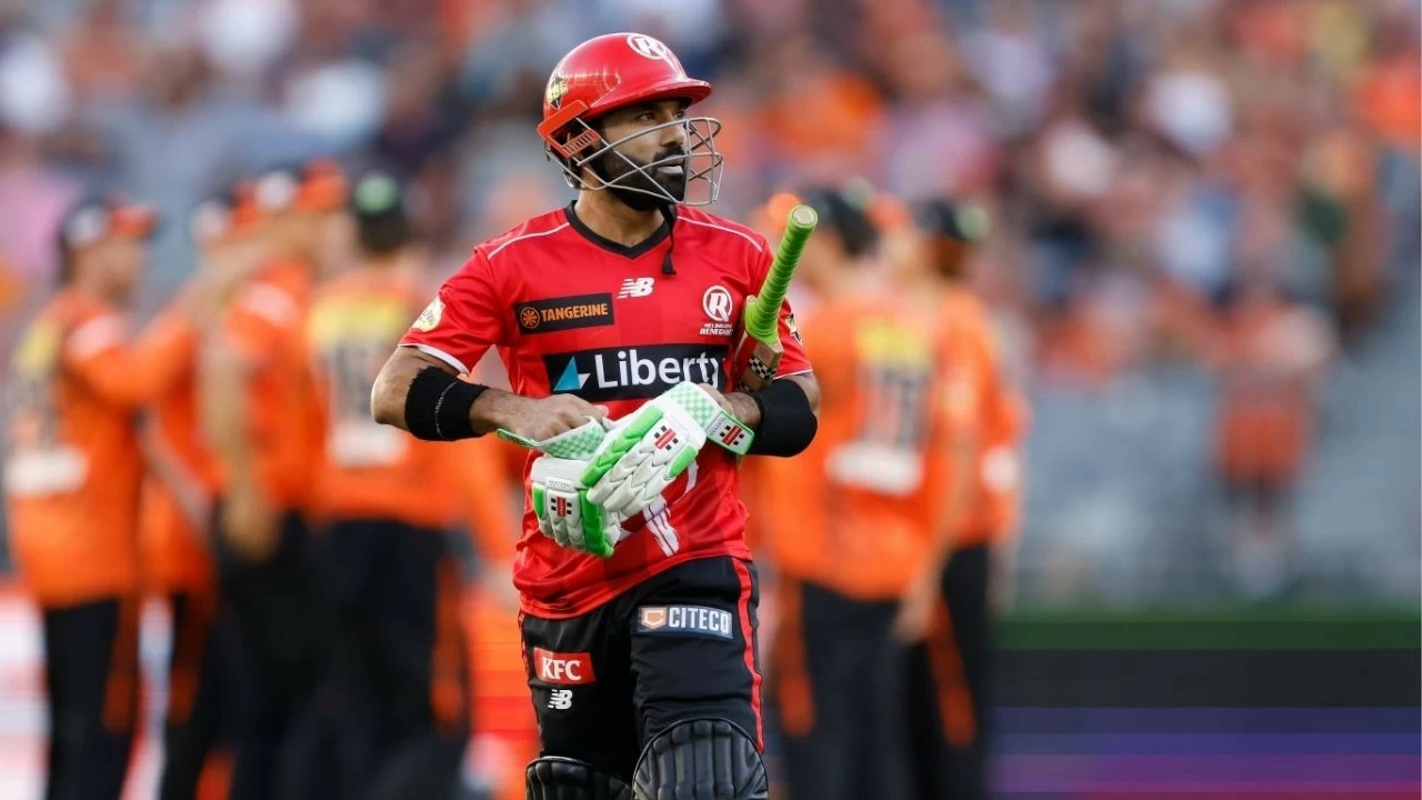 Pakistan's Mohammed Rizwan forced to retire out due to poor strike rate in BBL in match.