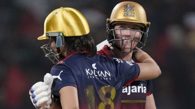 Grace Harris and Smriti Mandhana starred in RCB's win over UP Warriorz.