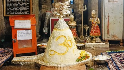 The Ghrit Kamal ritual is not just a religious practice but also a symbol of Uttarakhand’s rich cultural heritage.