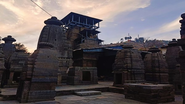 Jageshwar_Temple_(1)