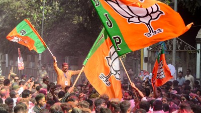 People celebrating BJP's massive win in Maharashtra's municipalities. (Photo credit: PTI)