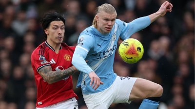 Manchester United defender Lisandro Martinez hits back at Paul Scholes after criticism, Man United legend replies.