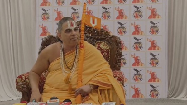 ‘Forcibly taken back’: Tensions flare in Thane as police move Shankaracharya Avimukteshwaranand amid standoff