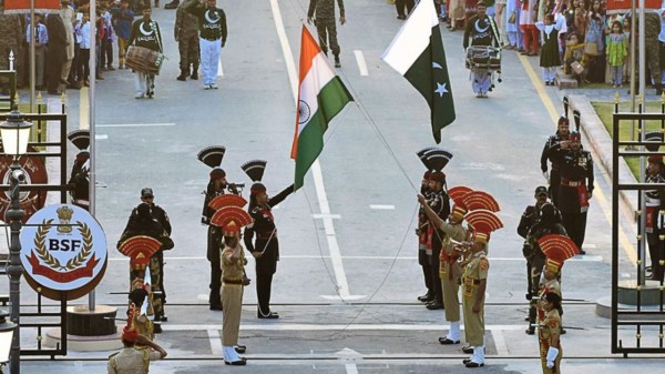 Wagah_Border_Parade_