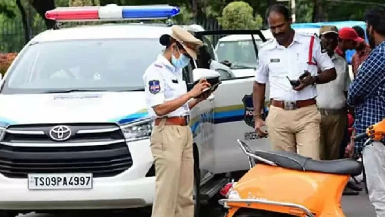 Traffic police cannot force citizens to clear challans, says Telangana High Court. 