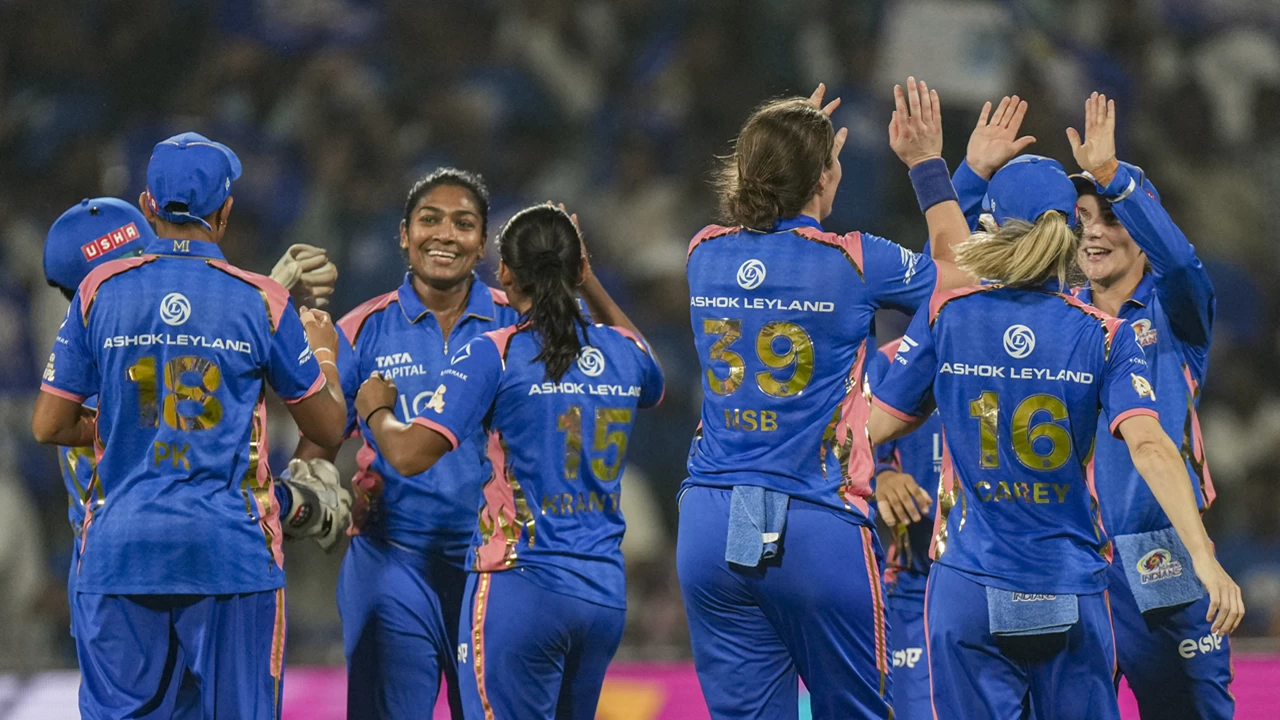 Mumbai Indians beat RCB by 15 runs in the WPL 2026.