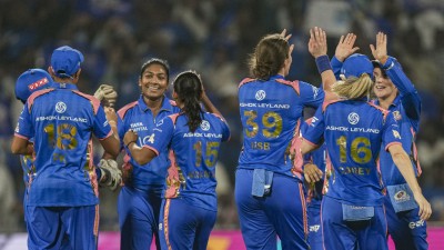Mumbai Indians beat RCB by 15 runs in the WPL 2026.