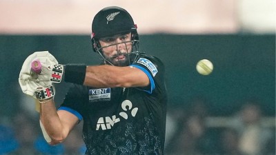 India stare at record chase after Seifert, Mitchell power New Zealand to 215/7