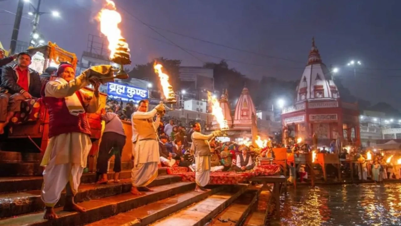 Haridwar received the largest share of pilgrims, while Dehradun and Tehri also saw significant tourist inflows. 