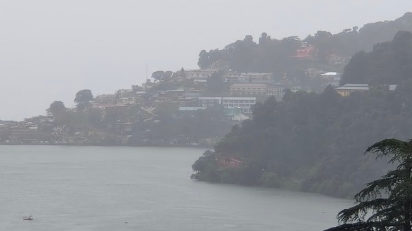 Nainital_in_mist