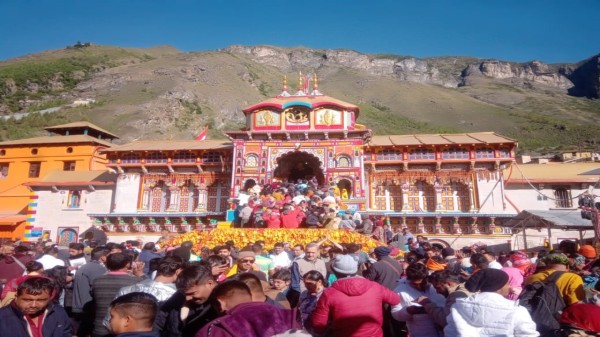 Badrinath_temple_(1)